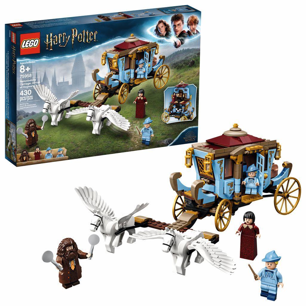 D30-75958 DAMAGED Beauxbatons' Carriage: Arrival at Hogwarts
