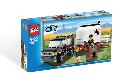 U-7635 4WD with horse trailer